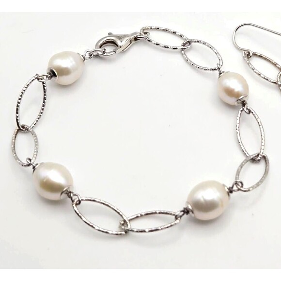 Imperial Genuine Cultured Pearls on Sterling Silver 925 Bracelet and Earring Set - Picture 3 of 10